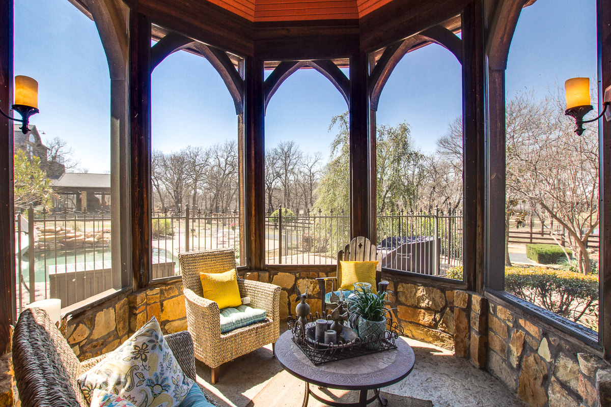 Beautiful Luxury Screened In Porch